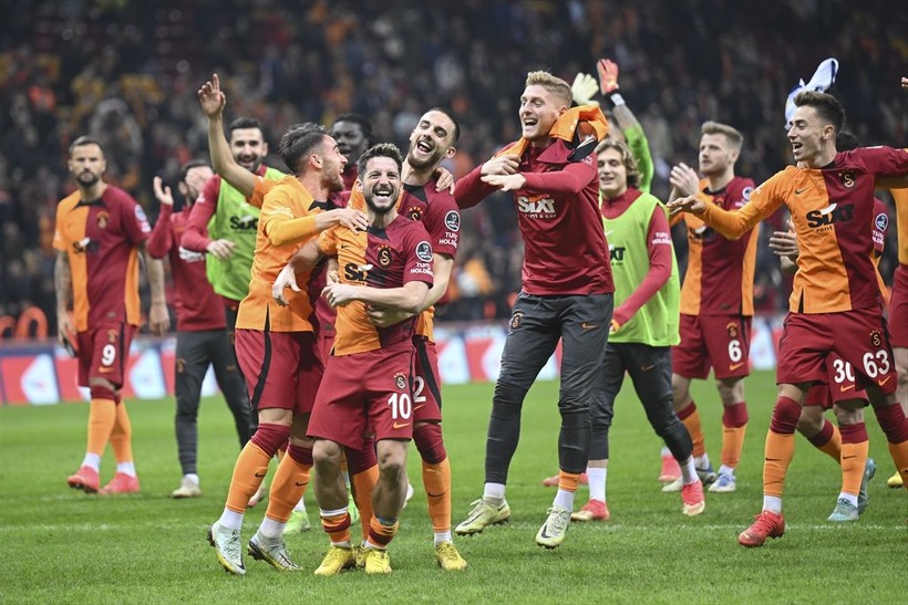 Galatasaray'da 8 yolcu! Okan Buruk biletlerini kesti - Resim: 2