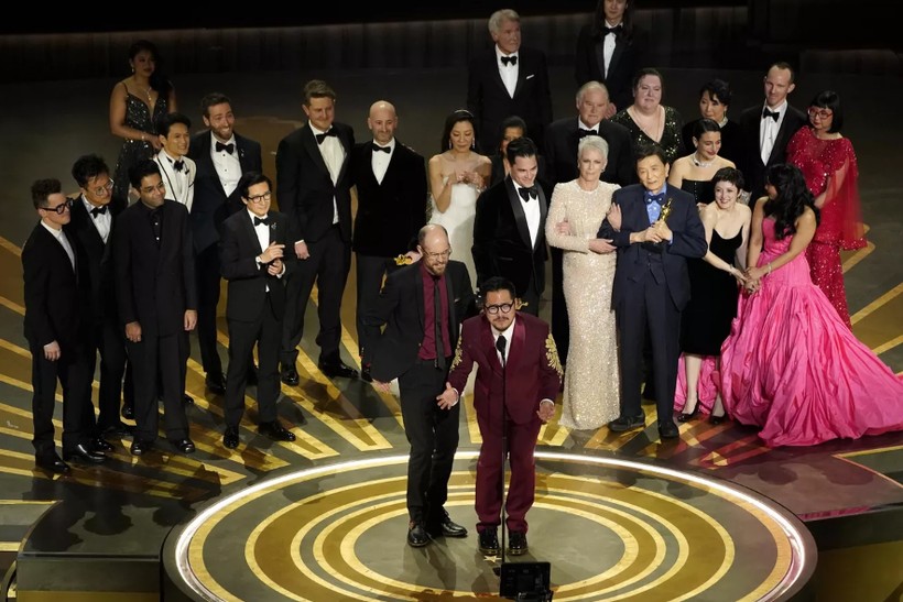 12 Mart'ta gerçekleştirilen 95. Oscar Ödülleri'nde 'Her Şey Her Yerde Aynı Anda' filmi 7 dalda ödül topladı! - Resim : 1