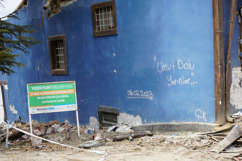 Deprem felaketlerinin ardından Malatya'dan farklı illere göç eden vatandaşların duvarlara yazdığı yazılar görenleri duygulandırdı - Resim: 4