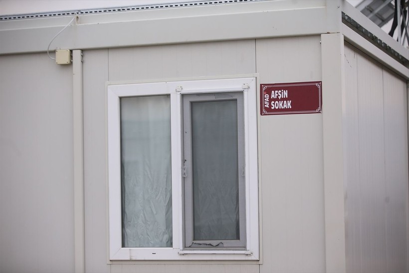 Depremlerde yıkıma uğrayan cadde ve ilçelerin isimleri konteyner kentte yaşatılıyor - Resim: 7
