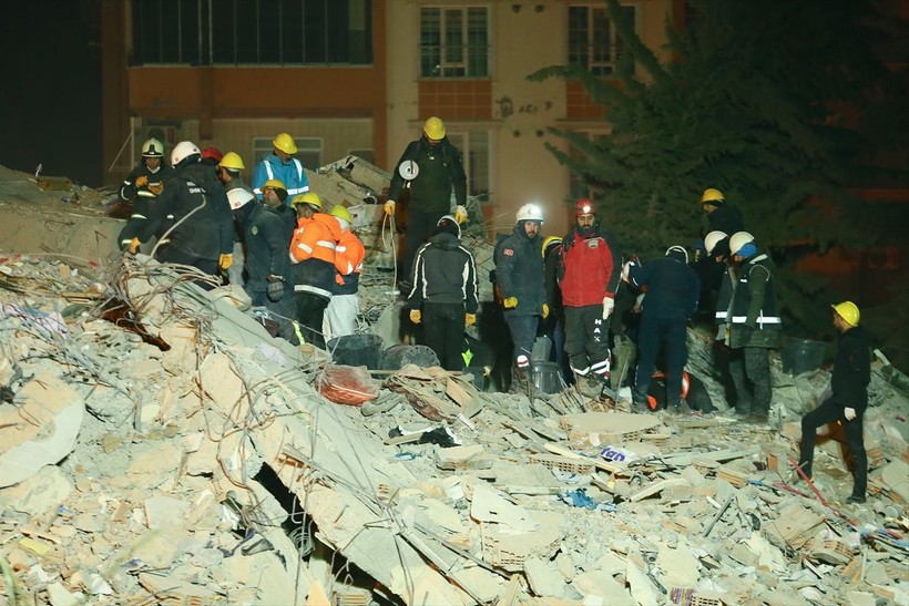 Kahramanmaraş merkezli depremlerin ardından İstanbul'da çalışmalar sürüyor: Riskli olmayan semt yok - Resim: 2