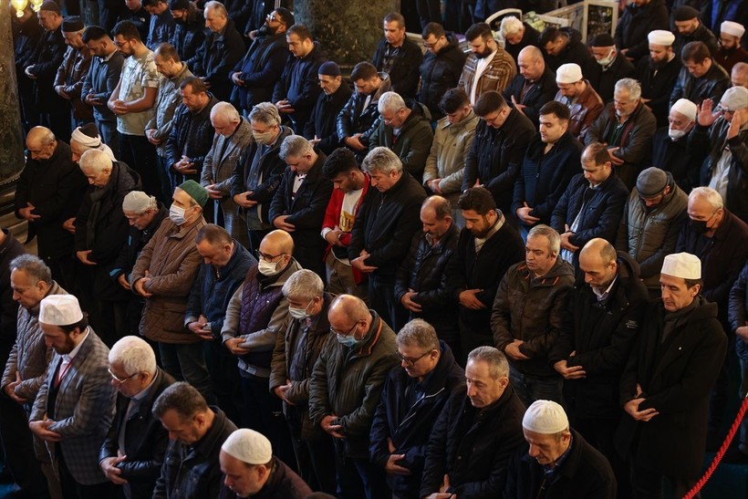 Ramazan'ın ilk cuma namazı Ayasofya-i Kebir Cami-i Şerifi'nde kılındı! Vatandaşlar yoğun ilgi gösterdi - Resim: 3