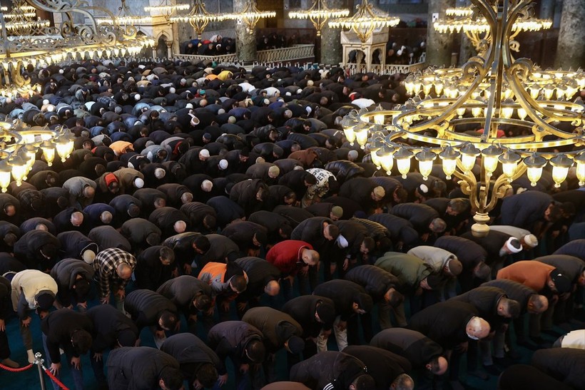 Ramazan'ın ilk cuma namazı Ayasofya-i Kebir Cami-i Şerifi'nde kılındı! Vatandaşlar yoğun ilgi gösterdi - Resim: 8