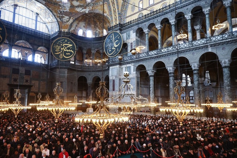 Ramazan'ın ilk cuma namazı Ayasofya-i Kebir Cami-i Şerifi'nde kılındı! Vatandaşlar yoğun ilgi gösterdi - Resim: 11