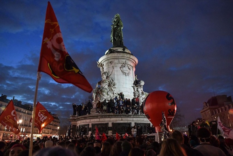 Macron köşeye sıkıştı! Kararları Fransa'yı birbirine kattı! 1 milyonun sokağa dökülmesi ülkeyi felç etti - Resim: 23