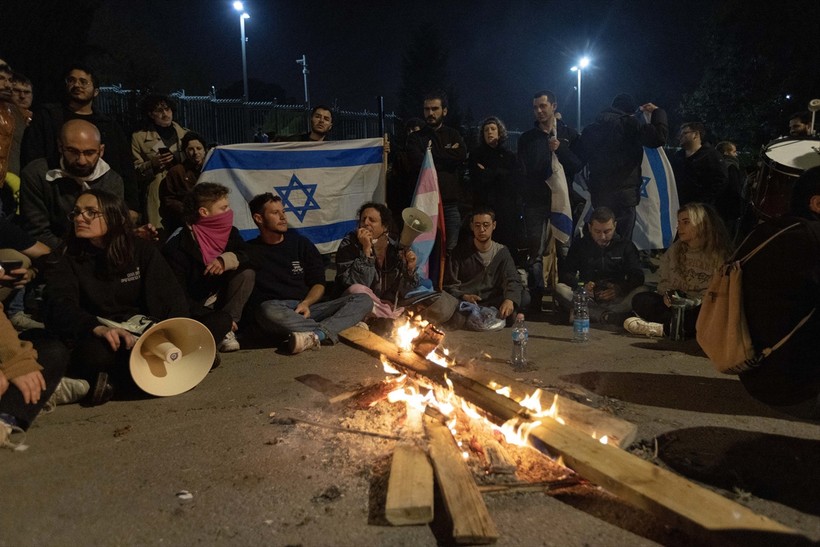 Protestoların şiddetlendiği İsrail'de Başbakan Netanyahu geri adım attı: Tartışmalı yargı düzenlemesi askıya aldığını resmen beyan etti - Resim : 6