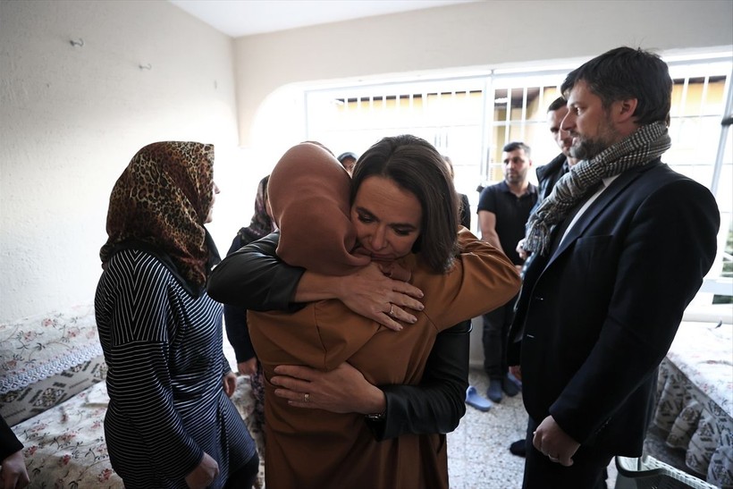Macaristan Cumhurbaşkanı Novak, 5 yaşındaki depremzede çocuğu ziyaret etti - Resim: 4