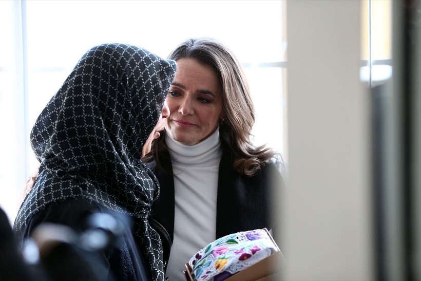 Macaristan Cumhurbaşkanı Novak, 5 yaşındaki depremzede çocuğu ziyaret etti - Resim: 6