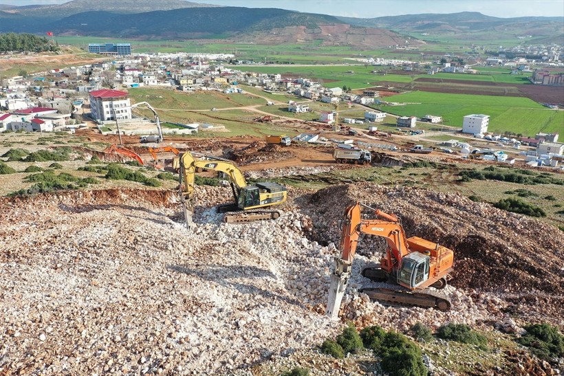 Kahramanmaraş merkezli depremlerin ardından Pazarcık'ta konteyner kent ve TOKİ konutlarının yapım çalışmaları sürüyor - Resim: 3