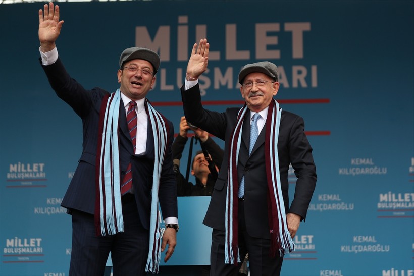 Cumhurbaşkanı adayı Kemal Kılıçdaroğlu Trabzon'da yaptığı konuşmasında gaflarına bir yenisini daha ekledi: Cennet kadının ayakları altındadır - Resim : 4