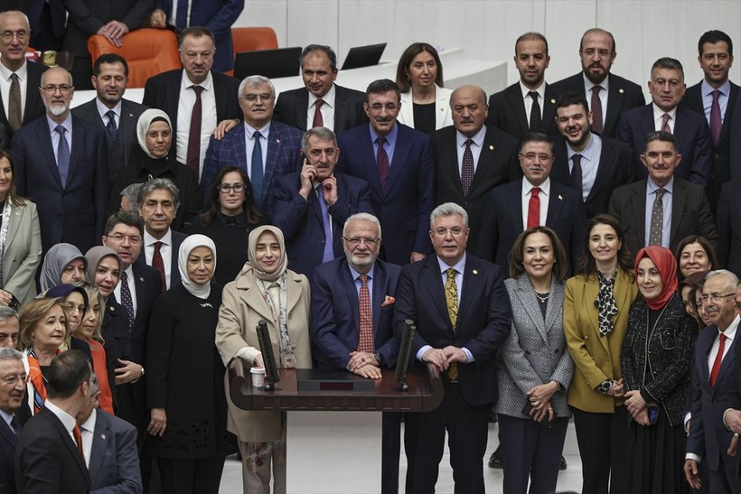Meclis, Cumhuriyet tarihinin en uzun yasama dönemini geride bırakıyor - Resim: 7