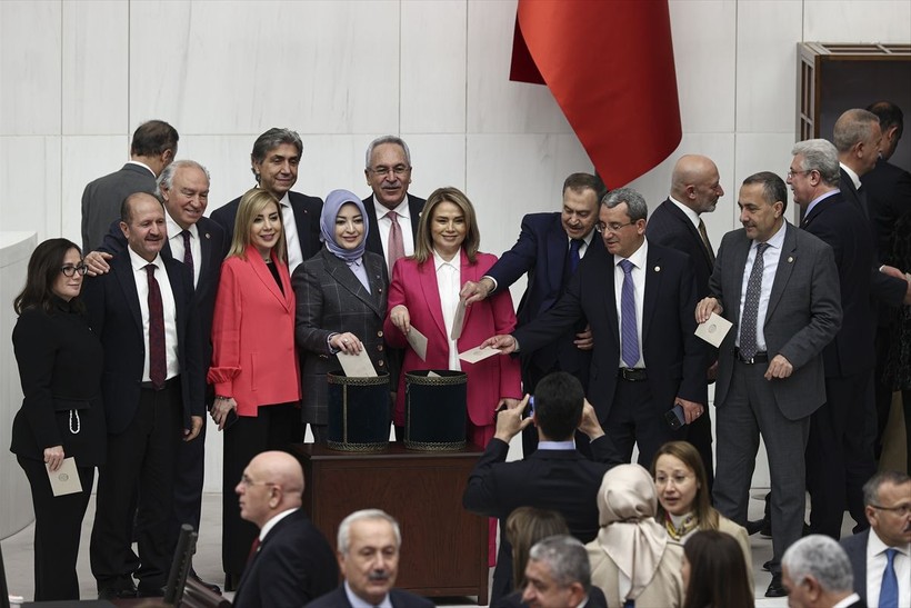 Meclis, Cumhuriyet tarihinin en uzun yasama dönemini geride bırakıyor - Resim: 15