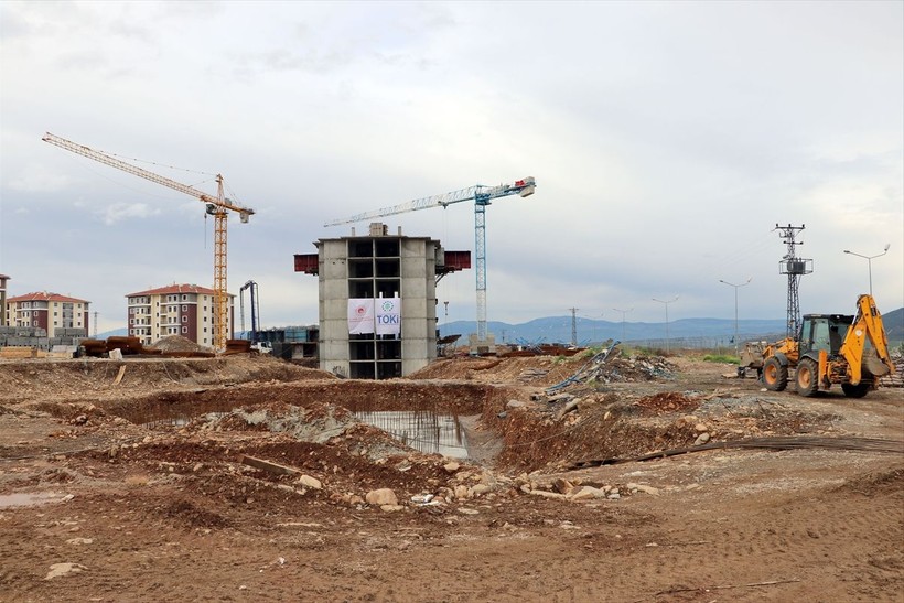 Gaziantep İslahiye'deki deprem konutlarında ilk blok yükseldi - Resim: 1