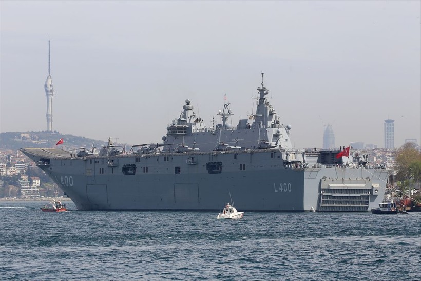 TCG Anadolu gemisi Sarayburnu Limanı'na demirledi: Gemi, yarın vatandaşların ziyaretine açılacak - Resim: 1