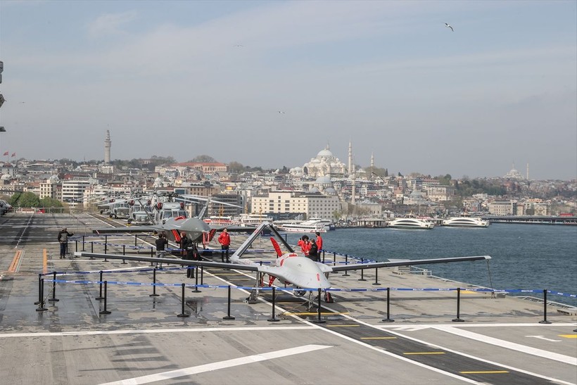 TCG Anadolu gemisine yoğun ilgi! Sarayburnu Limanı'nda kapılarını açmasıyla ziyaretçi akınına uğradı - Resim: 9