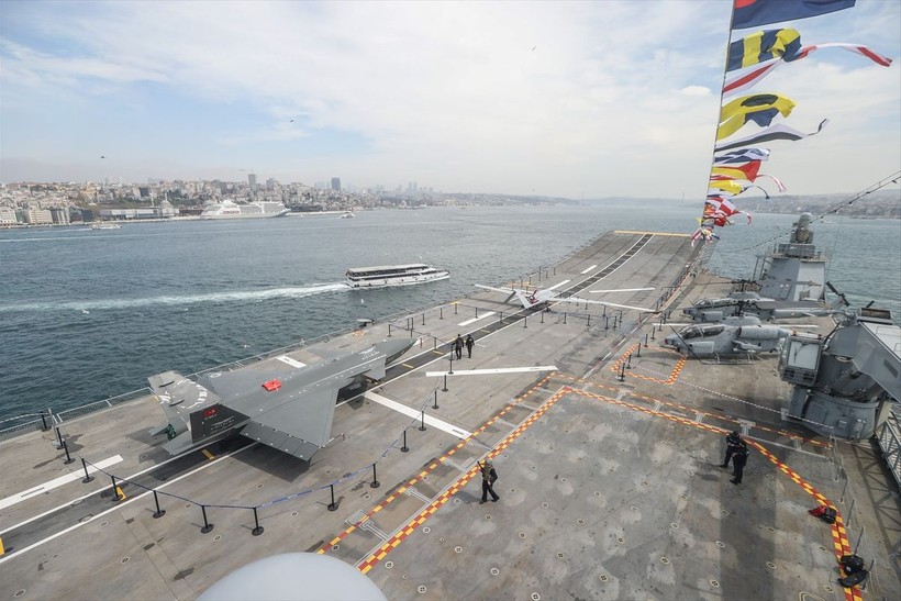 TCG Anadolu gemisine yoğun ilgi! Sarayburnu Limanı'nda kapılarını açmasıyla ziyaretçi akınına uğradı - Resim: 14