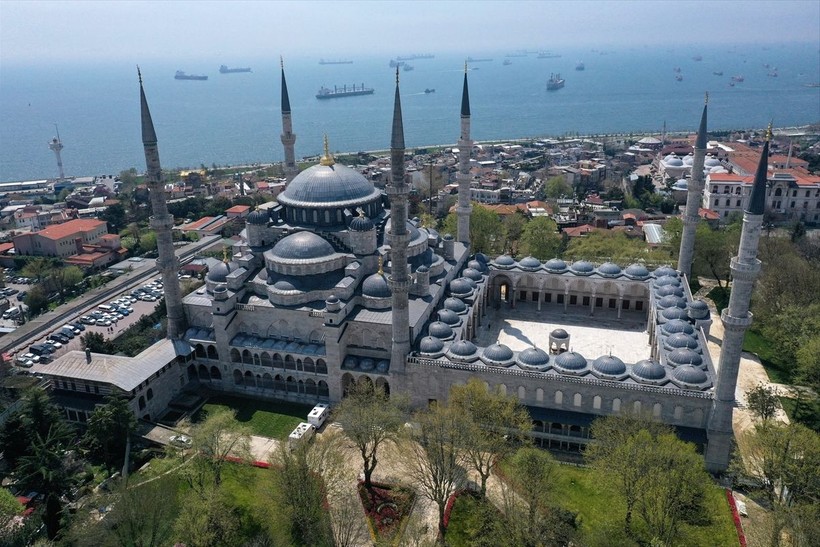 Restorasyonu tamamlanıp yeniden açılan Sultanahmet Camii'nden eşsiz görüntüler - Resim: 1