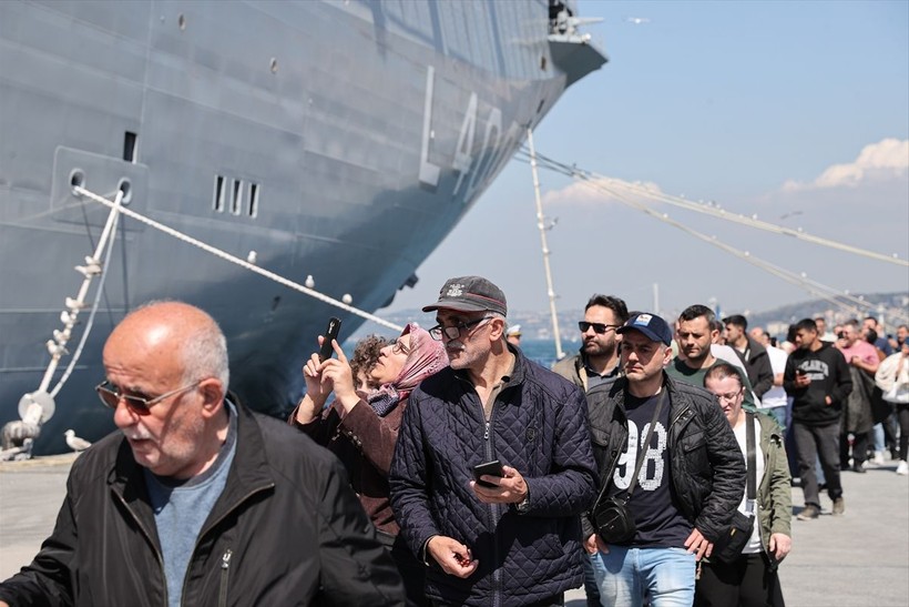 Yerli ve milli üretim TCG Anadolu'ya vatandaşların ziyareti devam ediyor! - Resim: 6