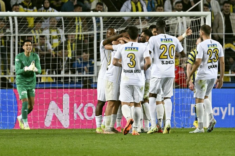 Fenerbahçe büyük fırsat tepti! Bu kez son dakikada yıkıldı - Resim: 8