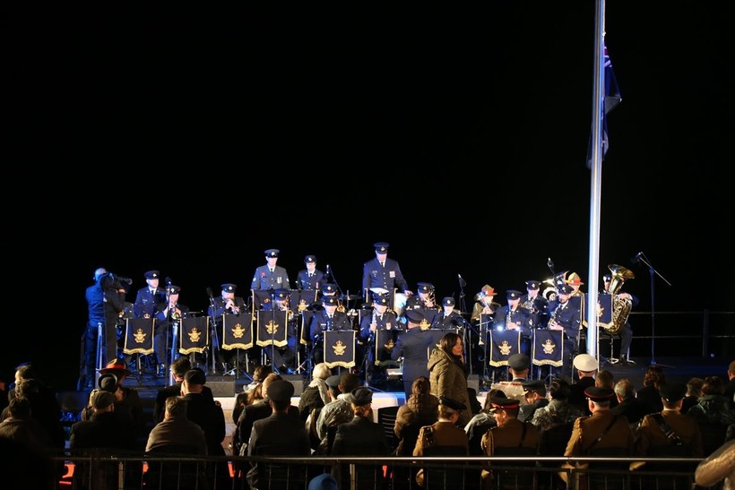 Çanakkale'de duygusal anlar: Anzak Koyu'nda geleneksel "Şafak Ayini" yapıldı - Resim: 4