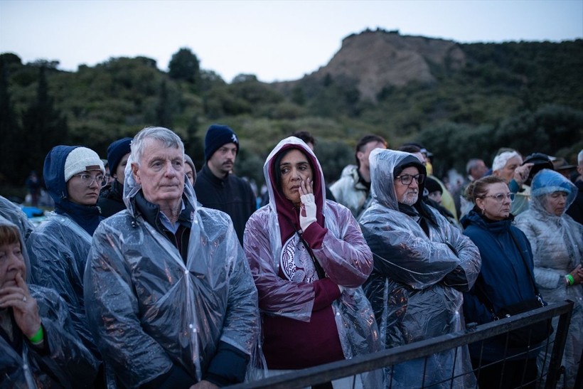 Çanakkale'de duygusal anlar: Anzak Koyu'nda geleneksel "Şafak Ayini" yapıldı - Resim: 36