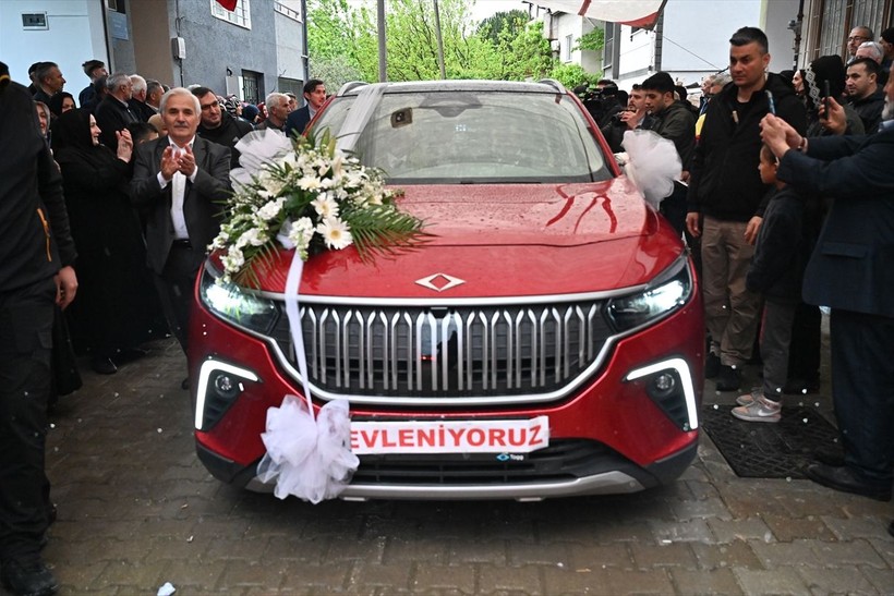 Bursa'da "Anadolu kırmızısı" Togg gelin arabası oldu - Resim: 14
