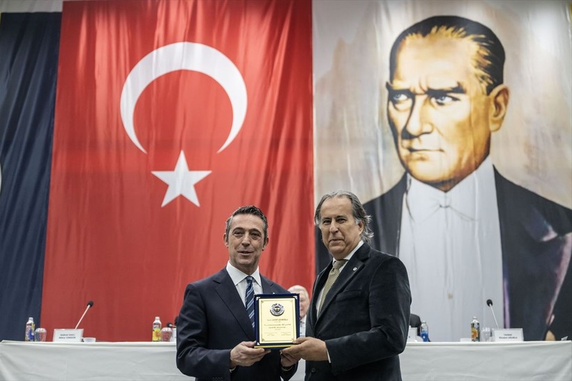Fenerbahçe Divan Kurulu toplantısında konuşan Ali Koç: İlahi adalete inanmıyorum - Resim: 9