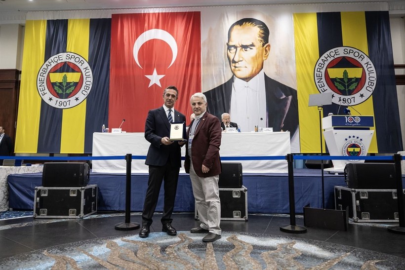 Fenerbahçe Divan Kurulu toplantısında konuşan Ali Koç: İlahi adalete inanmıyorum - Resim: 10