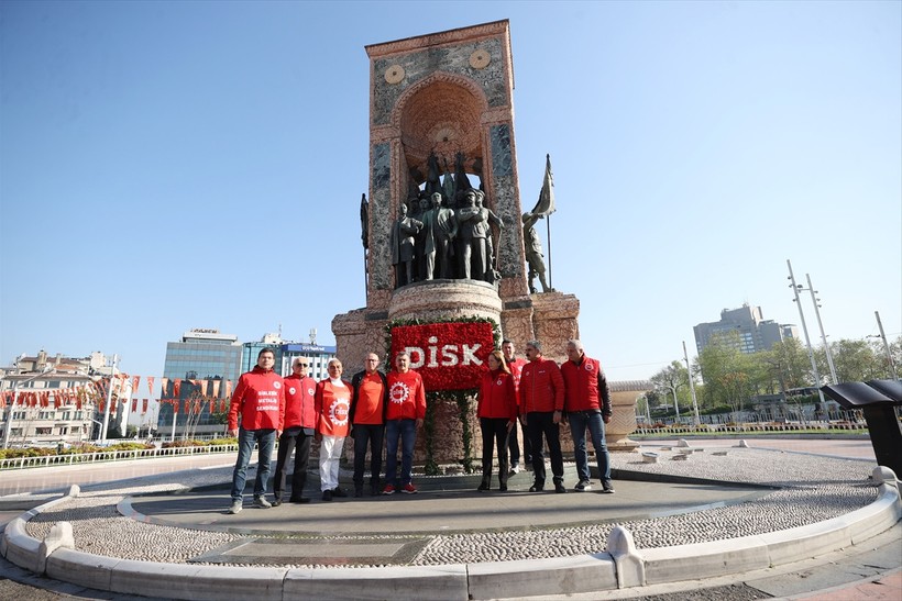 1 Mayıs Emek ve Dayanışma Günü dolayısıyla İstanbul ve Ankara'da geniş güvenlik önlemleri alınırken 1 Mayıs'ın kutlanacağı alanlar da düzenlendi - Resim : 13