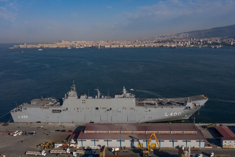 İstanbul'da kilometrelerce ziyaret kuyruğu oluşturan TCG Anadolu, İzmir Alsancak Limanı'na geldi - Resim: 8