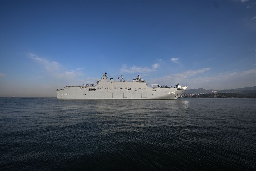 İstanbul'da kilometrelerce ziyaret kuyruğu oluşturan TCG Anadolu, İzmir Alsancak Limanı'na geldi - Resim: 21