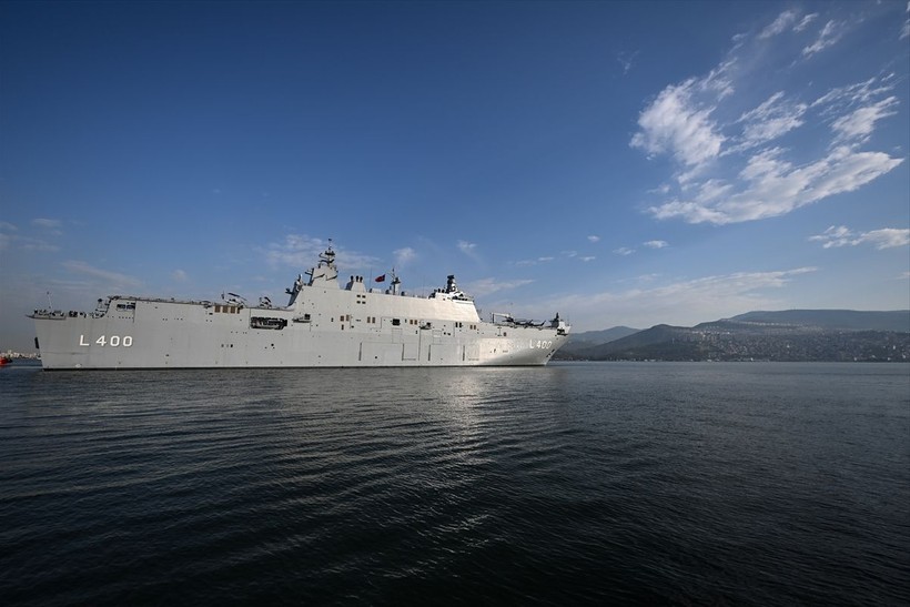 İstanbul'da kilometrelerce ziyaret kuyruğu oluşturan TCG Anadolu, İzmir Alsancak Limanı'na geldi - Resim: 24