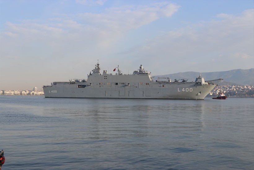 İstanbul'da kilometrelerce ziyaret kuyruğu oluşturan TCG Anadolu, İzmir Alsancak Limanı'na geldi - Resim: 32