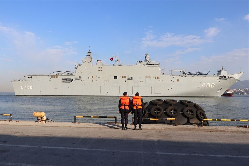 İstanbul'da kilometrelerce ziyaret kuyruğu oluşturan TCG Anadolu, İzmir Alsancak Limanı'na geldi - Resim: 33