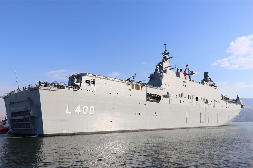 İstanbul'da kilometrelerce ziyaret kuyruğu oluşturan TCG Anadolu, İzmir Alsancak Limanı'na geldi - Resim: 34