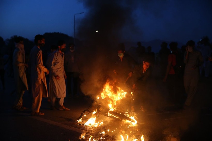 İmran Han'ın tutuklanmasının ardından Pakistan'da protestolar büyüyor: 5 kişi öldü, 40 kişi yaralandı, 1200'den fazla gözaltı - Resim: 40