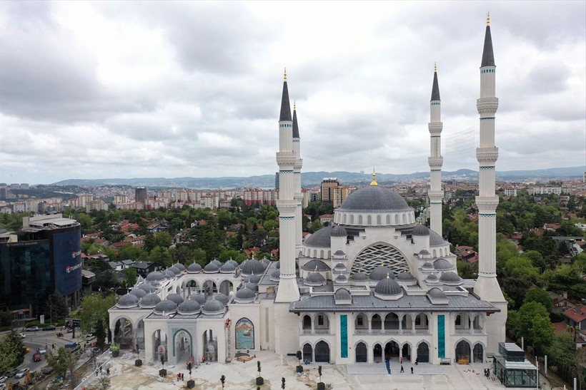 İstanbul Levent'te plazaların arasında görkemli bir cami: Barbaros Hayrettin Paşa Cami! Cumhuriyet tarihinde bir ilkle açıldı - Resim: 6