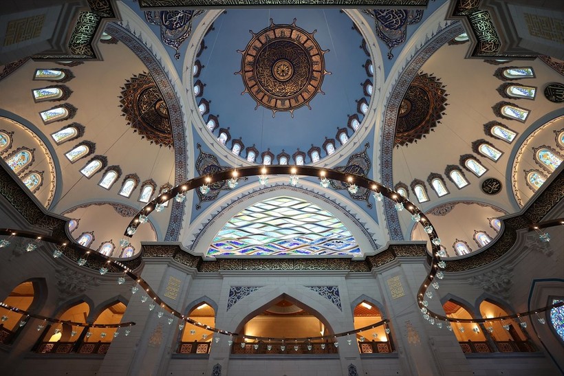 İstanbul Levent'te plazaların arasında görkemli bir cami: Barbaros Hayrettin Paşa Cami! Cumhuriyet tarihinde bir ilkle açıldı - Resim: 11