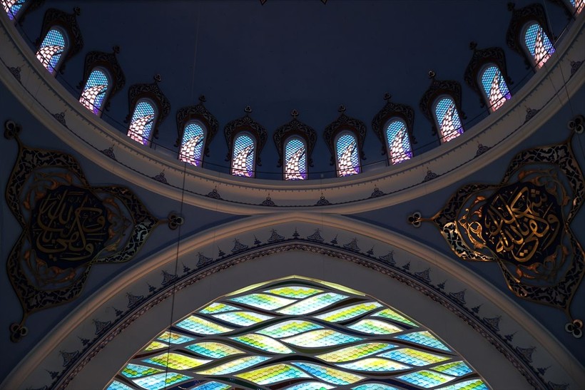 İstanbul Levent'te plazaların arasında görkemli bir cami: Barbaros Hayrettin Paşa Cami! Cumhuriyet tarihinde bir ilkle açıldı - Resim: 23