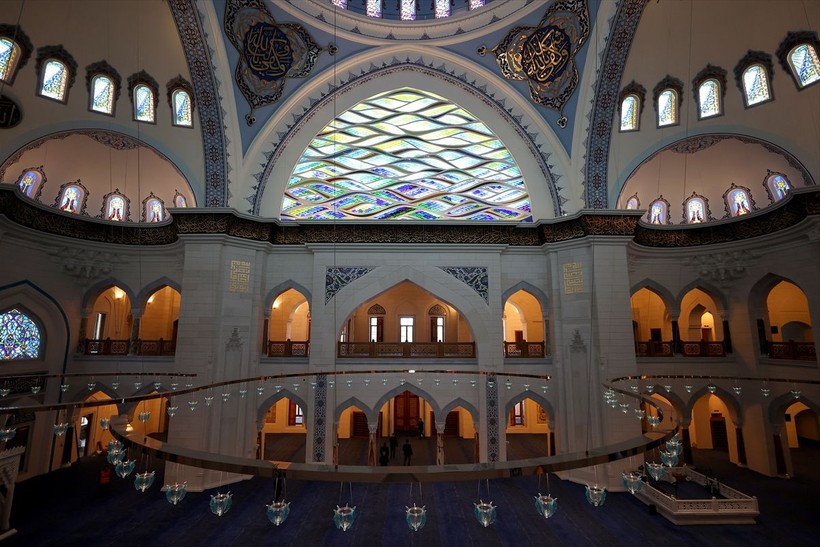İstanbul Levent'te plazaların arasında görkemli bir cami: Barbaros Hayrettin Paşa Cami! Cumhuriyet tarihinde bir ilkle açıldı - Resim: 27