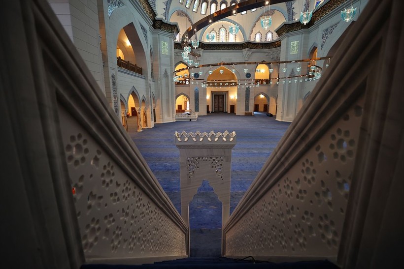 İstanbul Levent'te plazaların arasında görkemli bir cami: Barbaros Hayrettin Paşa Cami! Cumhuriyet tarihinde bir ilkle açıldı - Resim: 33