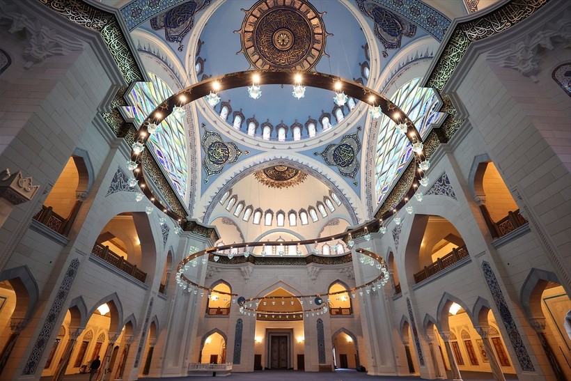 İstanbul Levent'te plazaların arasında görkemli bir cami: Barbaros Hayrettin Paşa Cami! Cumhuriyet tarihinde bir ilkle açıldı - Resim: 34