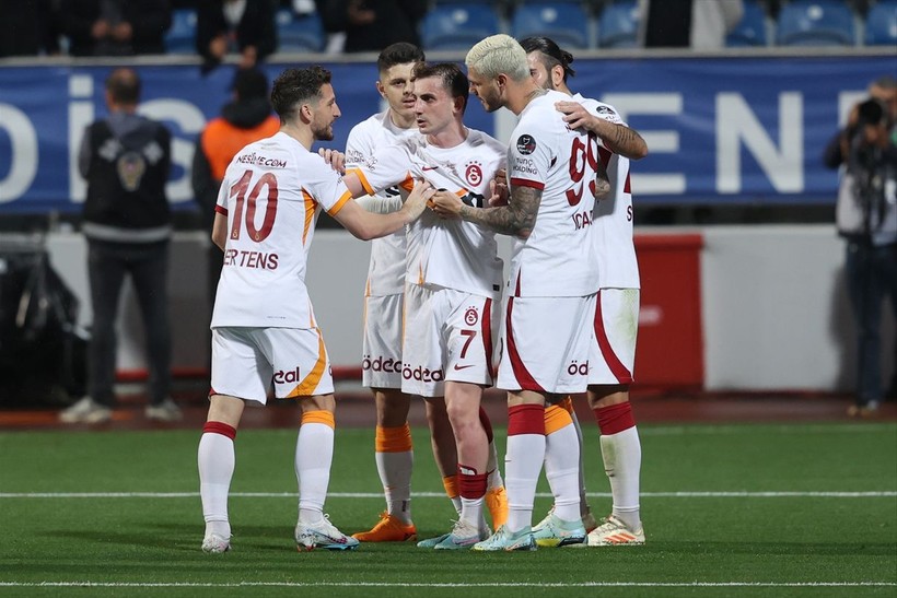 Galatasaray Sivasspor maçında şampiyon olabilir! Fenerbahçe-Trabzonspor maçında... - Resim: 1