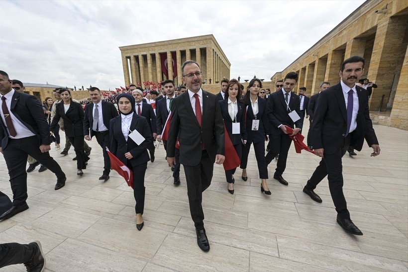 19 Mayıs coşkuyla kutlanıyor! Gençler Ata'nın huzurunda - Resim: 5