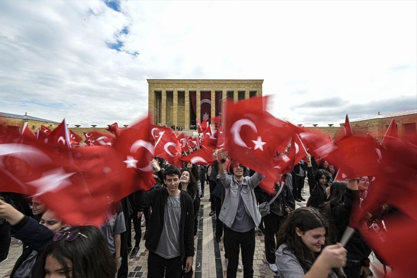 19 Mayıs coşkuyla kutlanıyor! Gençler Ata'nın huzurunda - Resim: 7
