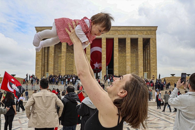19 Mayıs coşkuyla kutlanıyor! Gençler Ata'nın huzurunda - Resim: 9