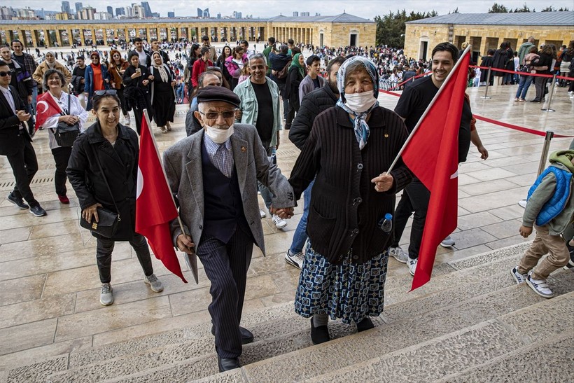 19 Mayıs coşkuyla kutlanıyor! Gençler Ata'nın huzurunda - Resim: 10