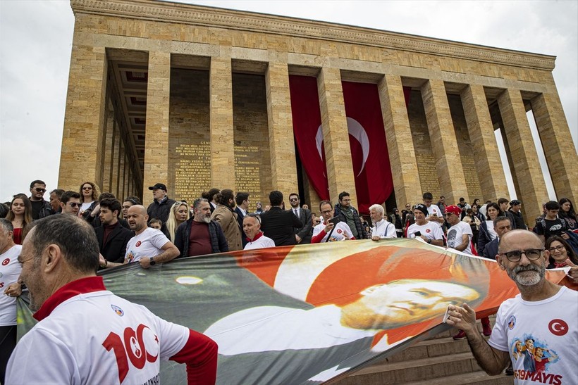 19 Mayıs coşkuyla kutlanıyor! Gençler Ata'nın huzurunda - Resim: 11