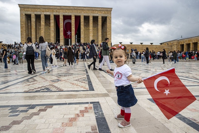 19 Mayıs coşkuyla kutlanıyor! Gençler Ata'nın huzurunda - Resim: 16