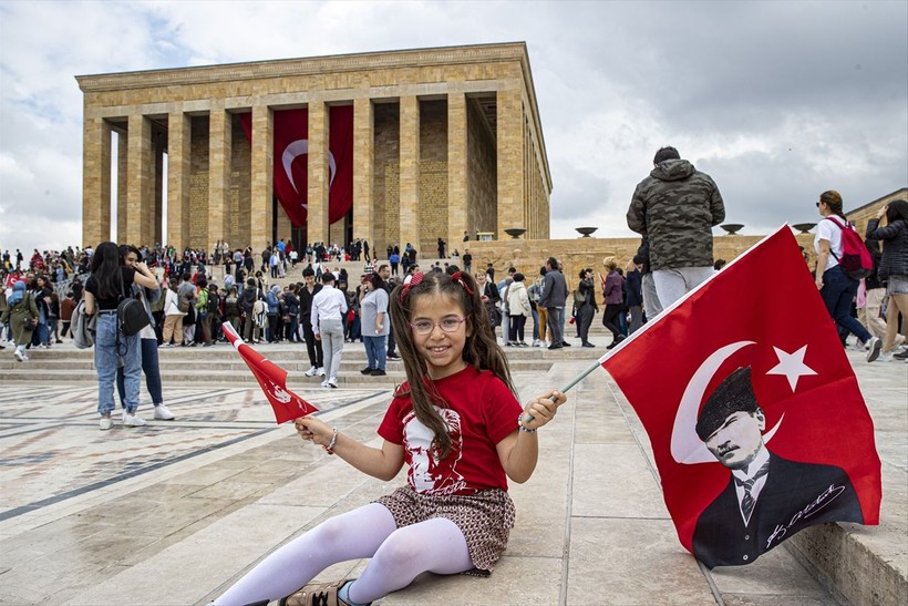 19 Mayıs coşkuyla kutlanıyor! Gençler Ata'nın huzurunda - Resim: 17